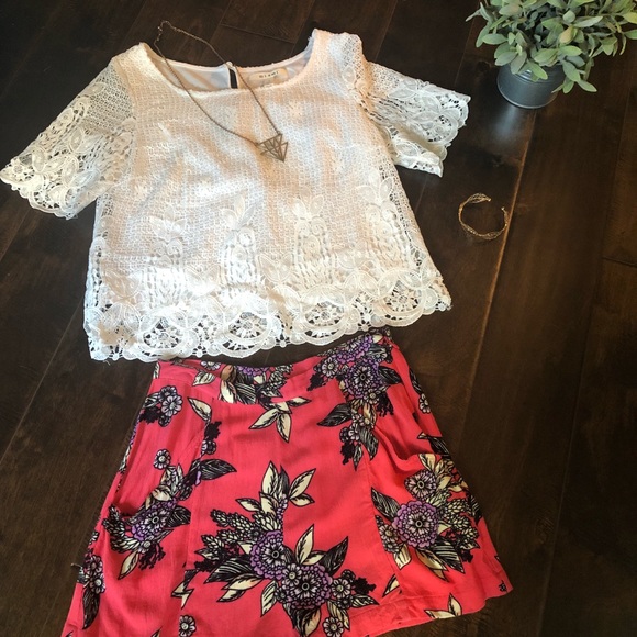 WHITE LACE TOP - Picture 7 of 7